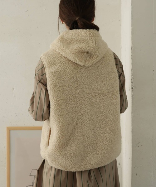 GYMPHLEX（ジムフレックス）の「GYMPHLEX　BOA HOODED VEST（ベスト・レディース・ブラウン/アイボリー/グレー系その他・14）」の6枚目の写真