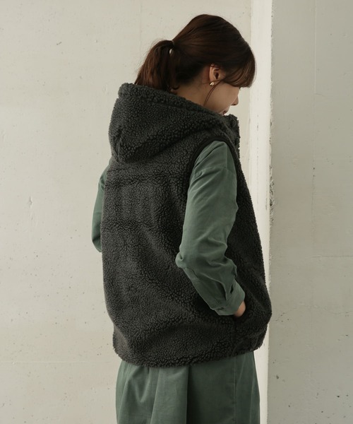 GYMPHLEX（ジムフレックス）の「GYMPHLEX　BOA HOODED VEST（ベスト・レディース・ブラウン/アイボリー/グレー系その他・14）」の7枚目の写真