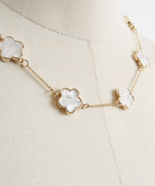 tocco closet（トッコ　クローゼット）の「フラワーモチーフネックレス（ネックレス・レディース・オフホワイト/ブラック・FREE）」の9枚目の写真