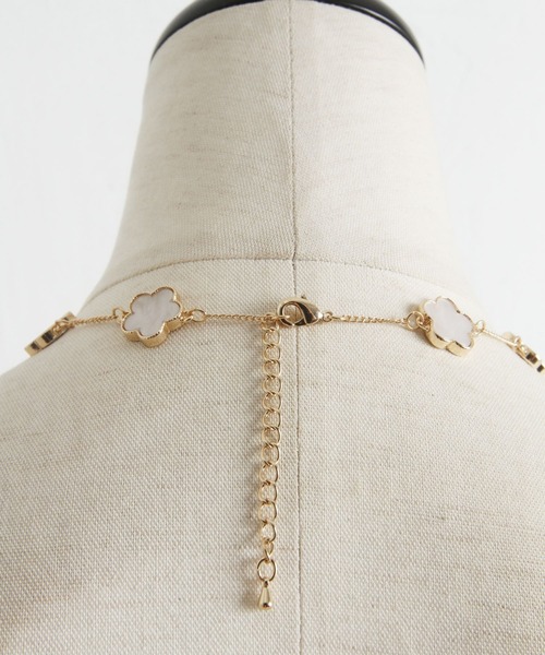 tocco closet（トッコ　クローゼット）の「フラワーモチーフネックレス（ネックレス・レディース・オフホワイト/ブラック・FREE）」の10枚目の写真