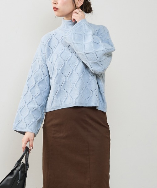 natural couture(ナチュラルクチュール)の「アイレットアーガイルハイネックニット(ニット/セーター・レディース・ブラック/オフホワイト/サックスブルー/ピンクベージュ・FREE)」の3枚目の写真