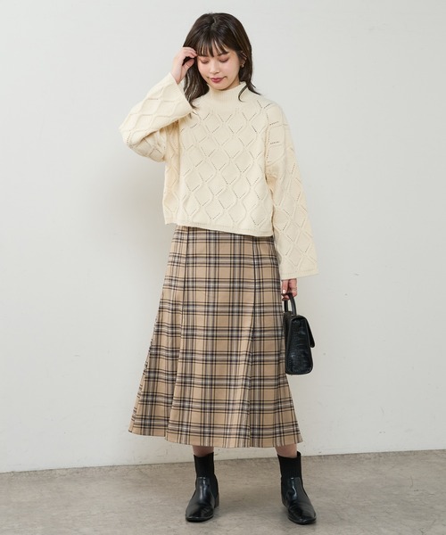 natural couture(ナチュラルクチュール)の「アイレットアーガイルハイネックニット(ニット/セーター・レディース・ブラック/オフホワイト/サックスブルー/ピンクベージュ・FREE)」の14枚目の写真
