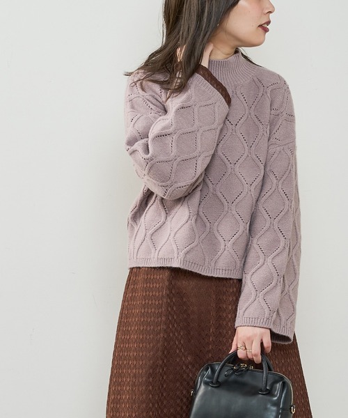 natural couture(ナチュラルクチュール)の「アイレットアーガイルハイネックニット(ニット/セーター・レディース・ブラック/オフホワイト/サックスブルー/ピンクベージュ・FREE)」の9枚目の写真