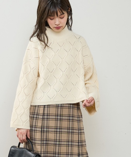 natural couture(ナチュラルクチュール)の「アイレットアーガイルハイネックニット(ニット/セーター・レディース・ブラック/オフホワイト/サックスブルー/ピンクベージュ・FREE)」の5枚目の写真