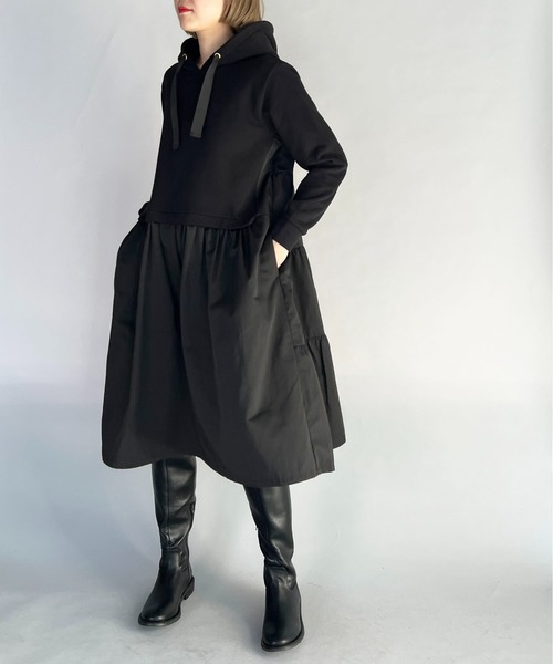 PICCIN（ピッチン）の「バックティアードフード付きワンピース（ワンピース・レディース・グレー/ブラック・M）」の2枚目の写真