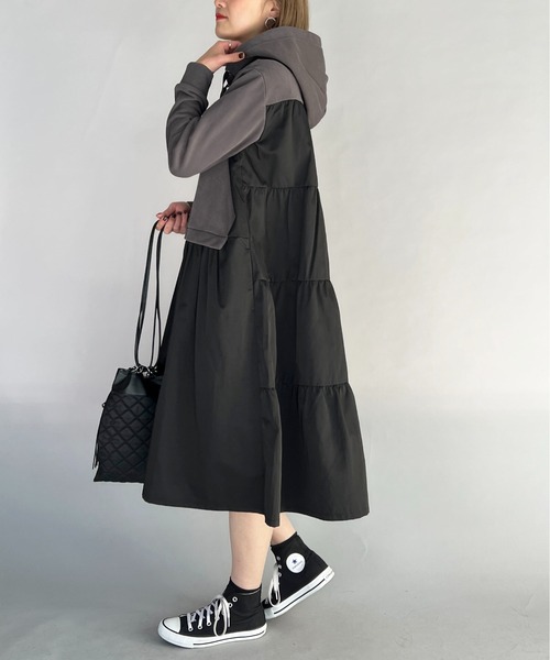 PICCIN（ピッチン）の「バックティアードフード付きワンピース（ワンピース・レディース・グレー/ブラック・M）」の6枚目の写真