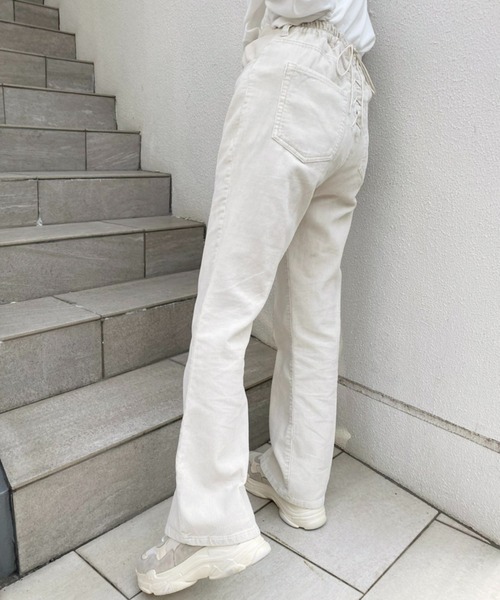 one after another NICE CLAUP（ワンアフターアナザーナイスクラップ）の「バックレースアップフレアデニム（デニムパンツ・レディース・ブルー/アイボリー/ラベンダー・M/S/SS）」の3枚目の写真