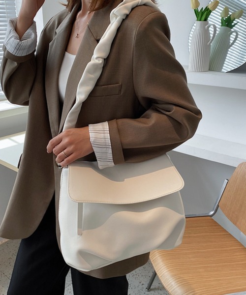 blatto(ブラット)の「【blatto】チャンキーチェーン大容量バッグ/oku-bag56-36(ショルダーバッグ・レディース・その他2/その他4/その他3/その他1・FREE)」の4枚目の写真