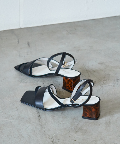 PICHE ABAHOUSE(ピシェ アバハウス)の「アンクルストラップトングサンダル(サンダル・レディース・ゴールド/ラベンダー/ブラック/その他・35/36/37/38/39)」の2枚目の写真