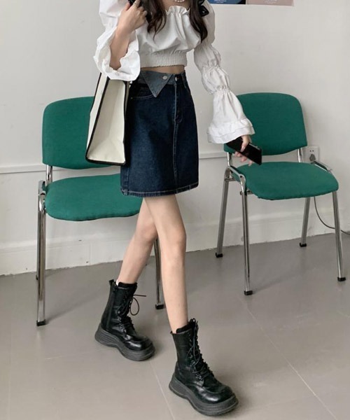 urge：（アージコロン ）の「【URGE：】ひざ丈 デザイン 台形 デニムスカート（デニムスカート・レディース・ブルー・SMALL/MEDIUM/LARGE/X-LARGE）」の4枚目の写真