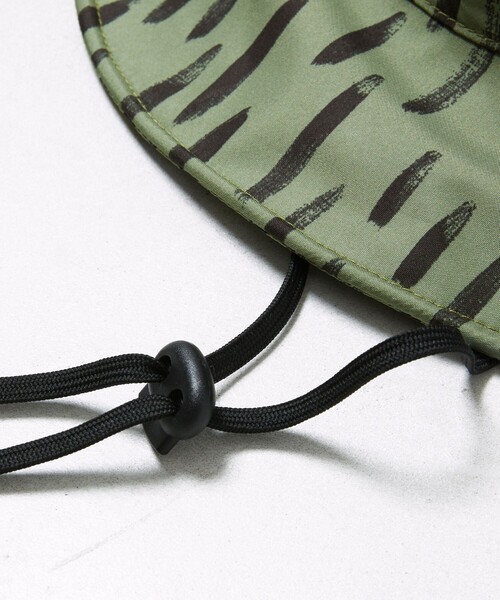 KiU（キウ）の「KiU x IZUMIDA LEE/キウ×イズミダリー 別注 3LAYLER TREK HAT（ハット・レディース・ベージュ/オリーブ・ONE SIZE）」の10枚目の写真