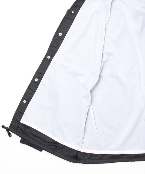 SNOOPY（スヌーピー）の「＜スヌーピー＞オリジナルコーチジャケット（ナイロンジャケット・レディース・ブラック・LARGE/SMALL/MEDIUM）」の3枚目の写真