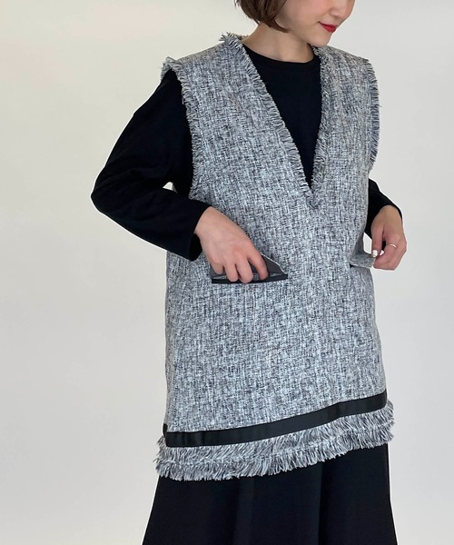 DIARIUM（ディアリウム）の「ツイードフリンジベスト（ベスト・レディース・ベージュ/グレー・M）」の2枚目の写真