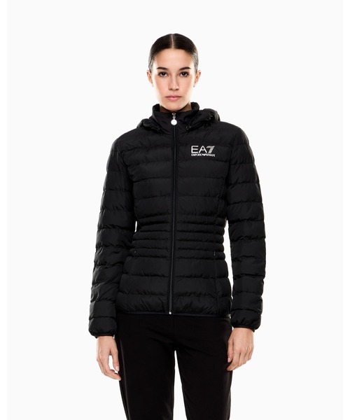 EMPORIO ARMANI EA7(エンポリオアルマーニイーエーセブン)の「【エンポリオ アルマーニ EA7】Core Lady フード付きジャケット 再生テクニカルファブリック パディング入り(ダウンジャケット/コート・レディース・ブラック/ピンク系その他/ブラック系/ブラック系その他・SMALL/MEDIUM/X-SMALL/LARGE/X-LARGE)」の3枚目の写真