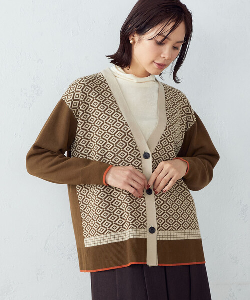 COMME CA ISM(コムサイズム)の「ジャカード カーディガン(カーディガン/ボレロ・レディース・ブラウン/グレー・MEDIUM/LARGE)」の9枚目の写真