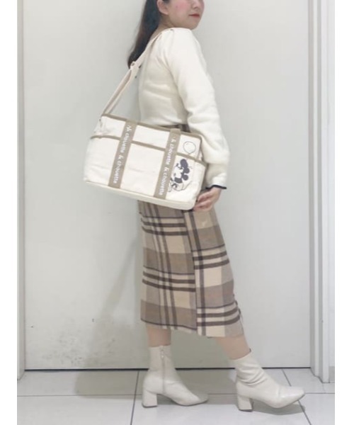& chouette（アンドシュエット）の「ミッキーコラボマリー（ボストンバッグ・レディース・ベージュ/ブラック・FREE）」の18枚目の写真