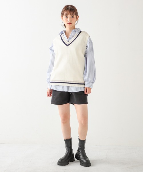 Honeys(ハニーズ)の「刺繍入りストライプシャツ(シャツ/ブラウス・レディース・ブルー系その他/パープル系その他/イエロー系その他/ピンク系その他・S/M/L)」の5枚目の写真