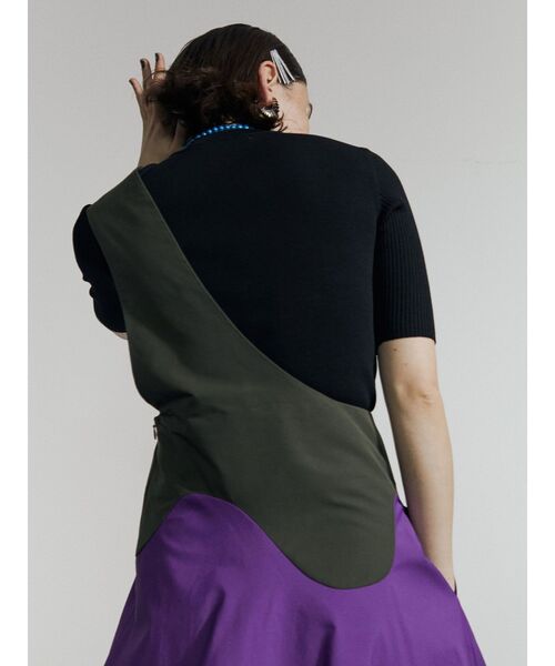 UN3D.（アンスリード）の「ウェーブラインワンショルダースカート