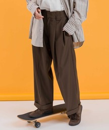 タックストレートパンツ