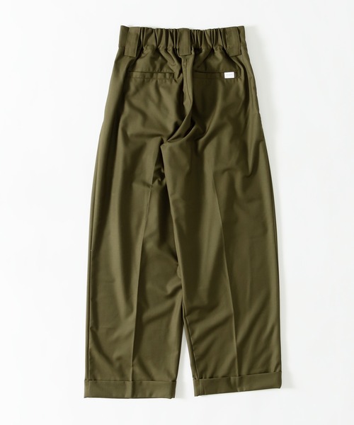 MUHET（ミュエータ）の「タックストレートパンツ（スラックス・レディース・カーキ/グレー/ブラウン/イエロー・X-LARGE/SMALL/MEDIUM）」の10枚目の写真