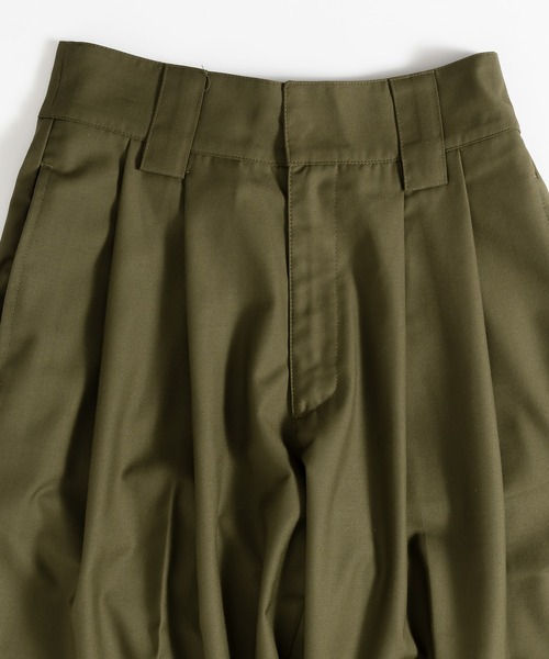 MUHET（ミュエータ）の「タックストレートパンツ（スラックス・レディース・カーキ/グレー/ブラウン/イエロー・X-LARGE/SMALL/MEDIUM）」の15枚目の写真