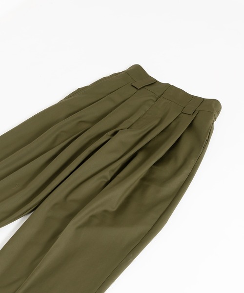 MUHET（ミュエータ）の「タックストレートパンツ（スラックス・レディース・カーキ/グレー/ブラウン/イエロー・X-LARGE/SMALL/MEDIUM）」の9枚目の写真