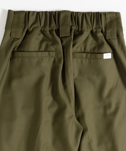 MUHET（ミュエータ）の「タックストレートパンツ（スラックス・レディース・カーキ/グレー/ブラウン/イエロー・X-LARGE/SMALL/MEDIUM）」の19枚目の写真