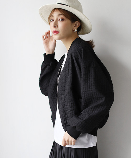 REAL CUBE（リアルキューブ）の「シャーリングブルゾン（ブルゾン・レディース・ブラック/アイボリー・FREE）」の2枚目の写真