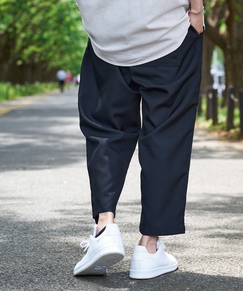 Blue Standard （ブルースタンダード）の「【BLUE STANDARD/ブルースタンダード】接触冷感 　ポリトロワンタック　ウエストゴム　クロップドパンツ（その他パンツ・メンズ・チャコールグレー/ブルー/ブラック/ベージュ・MEDIUM/LARGE/X-LARGE）」の17枚目の写真