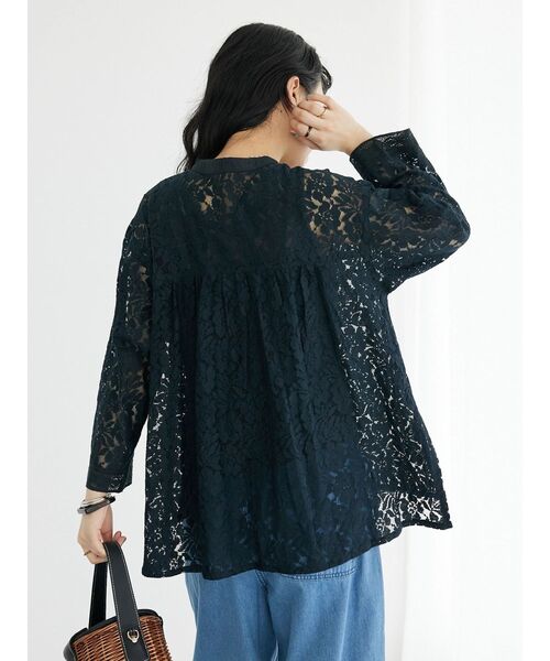 CRAFT STANDARD BOUTIQUE（クラフトスタンダードブティック）の「バンドカラー花柄レース切替ブラウス（シャツ/ブラウス・レディース・オフホワイト/チャコールグレー・FREE）」の11枚目の写真