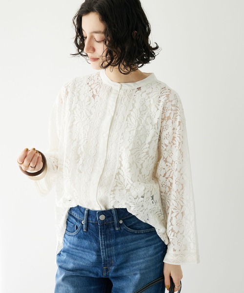 CRAFT STANDARD BOUTIQUE（クラフトスタンダードブティック）の「バンドカラー花柄レース切替ブラウス（シャツ/ブラウス・レディース・オフホワイト/チャコールグレー・FREE）」の2枚目の写真