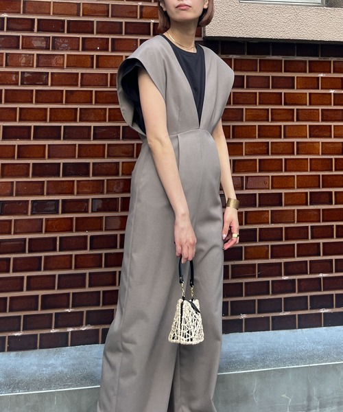 audrey and john wad（オードリーアンドジョンワッド）の「Vネックオールインワン -洗濯機洗い可-（つなぎ/オールインワン・レディース・ブラック/ライトイエロー/グレイッシュベージュ・マルチサイズ）」の17枚目の写真