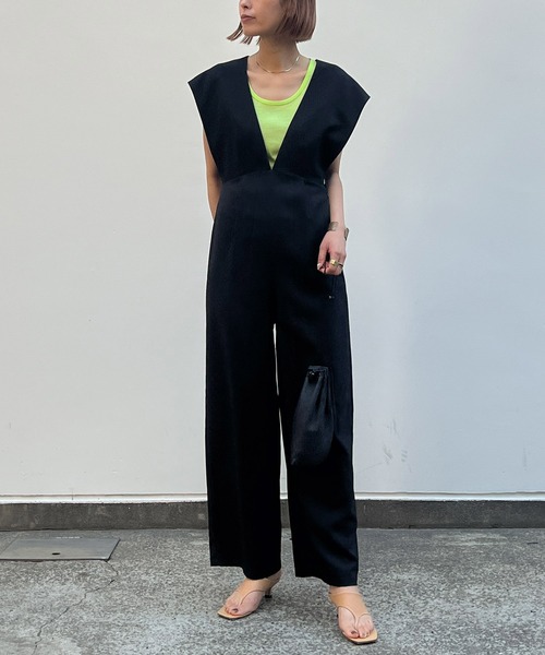 audrey and john wad（オードリーアンドジョンワッド）の「Vネックオールインワン -洗濯機洗い可-（つなぎ/オールインワン・レディース・ブラック/ライトイエロー/グレイッシュベージュ・マルチサイズ）」の5枚目の写真