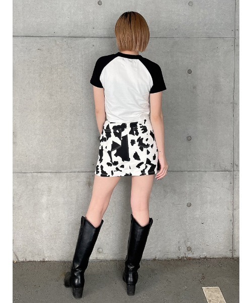 ENVYM（アンビー）の「スリットツイルミニスカート（スカート・レディース・ブラック/マルチ・SMALL/MEDIUM）」の4枚目の写真