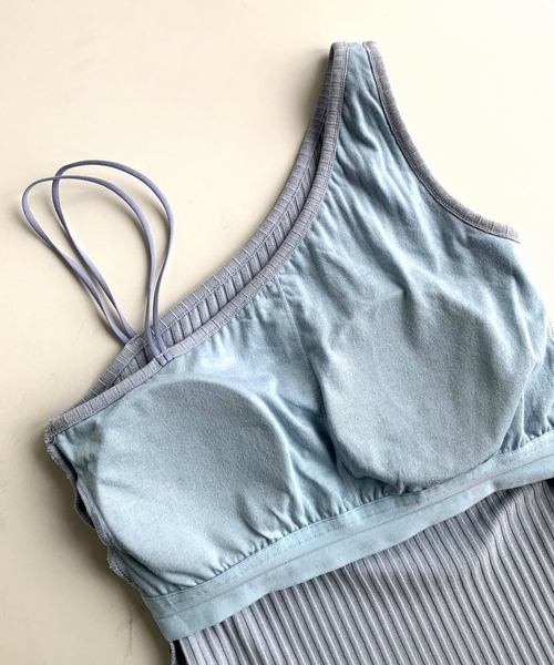 Q(キュー)の「カップ付き リブアシメキャミソール(キャミソール・レディース・ブラック/ライトグレー・MEDIUM)」の8枚目の写真