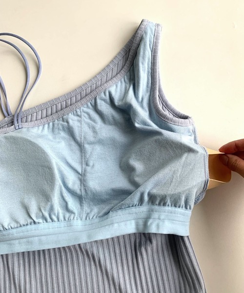 Q(キュー)の「カップ付き リブアシメキャミソール(キャミソール・レディース・ブラック/ライトグレー・MEDIUM)」の7枚目の写真
