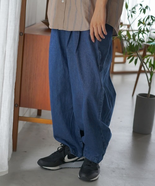 Auntie Rosa(アンティローザ)の「タックバルーンデニムパンツ(デニムパンツ・レディース・ブルー/ネイビー・MEDIUM/LARGE/SMALL)」の17枚目の写真