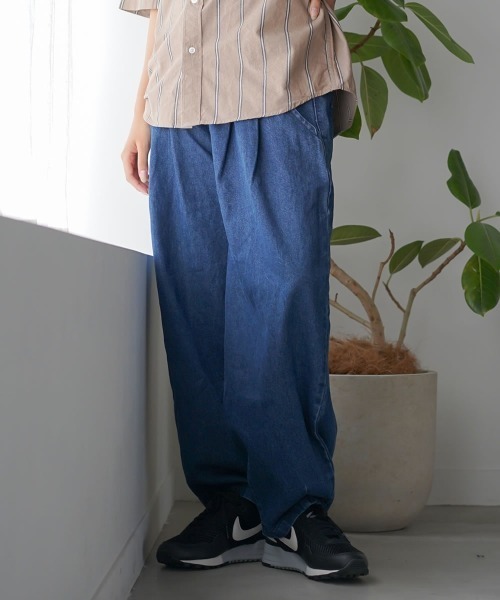 Auntie Rosa(アンティローザ)の「タックバルーンデニムパンツ(デニムパンツ・レディース・ブルー/ネイビー・MEDIUM/LARGE/SMALL)」の3枚目の写真