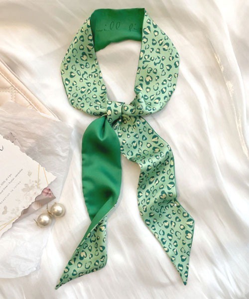 Mayree（メイリー）の「【float】アソート リバーシブル デザイン スカーフリボン【19色展開】（バンダナ/スカーフ・レディース・ベージュ系その他/グリーン系その他/ブルー系その他/ピンク系その他/レッド系その他/ベージュ系その他2/ベージュ系その他3/ベージュ系その他4/グリーン系その他2/グリーン系その他4/ブルー系その他2/ブルー系その他3/ブルー系その他4/ピンク系その他2/レッド系その他2/レッド系その他3/ピンク系その他3/ピンク系その他4/グリーン系その他3・FREE）」の5枚目の写真