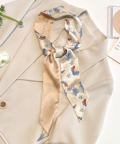 Mayree（メイリー）の「【float】アソート リバーシブル デザイン スカーフリボン【19色展開】（バンダナ/スカーフ・レディース・ベージュ系その他/グリーン系その他/ブルー系その他/ピンク系その他/レッド系その他/ベージュ系その他2/ベージュ系その他3/ベージュ系その他4/グリーン系その他2/グリーン系その他4/ブルー系その他2/ブルー系その他3/ブルー系その他4/ピンク系その他2/レッド系その他2/レッド系その他3/ピンク系その他3/ピンク系その他4/グリーン系その他3・FREE）」の3枚目の写真