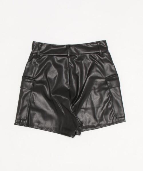 EGOIST(エゴイスト)の「カーゴポケットフェイクレザーショートパンツ(その他パンツ・レディース・ブラック・M/S)」の2枚目の写真