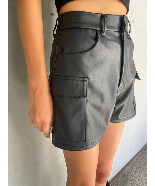 EGOIST(エゴイスト)の「カーゴポケットフェイクレザーショートパンツ(その他パンツ・レディース・ブラック・M/S)」の14枚目の写真