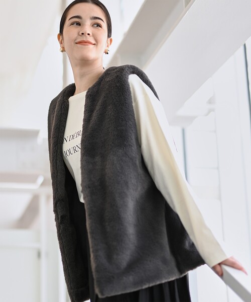 THE SHOP TK (ザ ショップ ティーケー )の「◆ふわふわフェイクファーベスト【洗濯機洗い可】(ベスト・レディース・ナチュラル/チャコールグレー・99)」の6枚目の写真