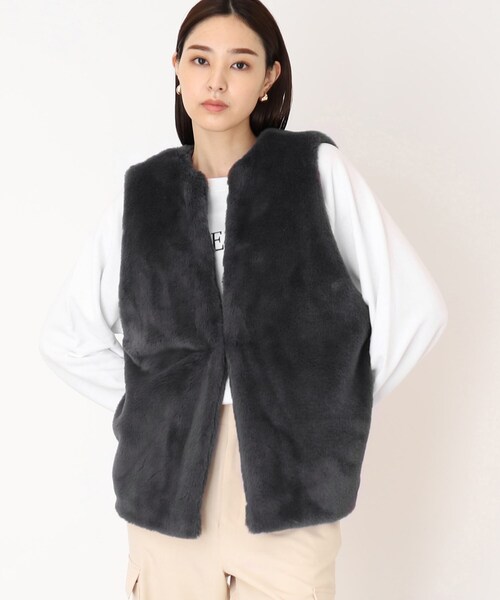 THE SHOP TK (ザ ショップ ティーケー )の「◆ふわふわフェイクファーベスト【洗濯機洗い可】(ベスト・レディース・ナチュラル/チャコールグレー・99)」の7枚目の写真