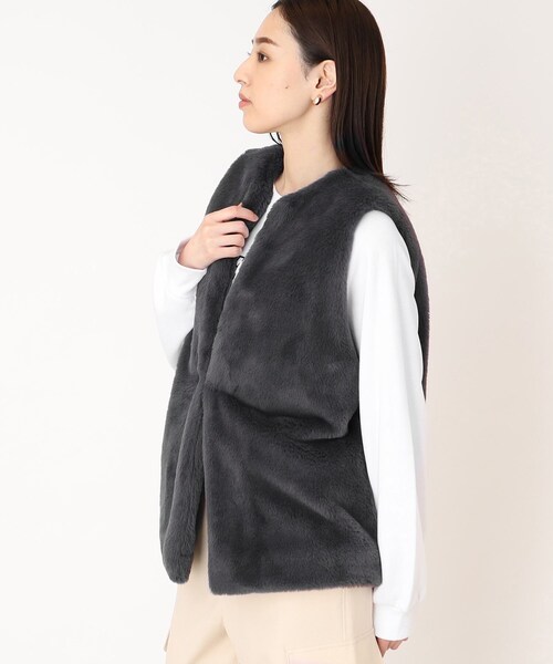 THE SHOP TK (ザ ショップ ティーケー )の「◆ふわふわフェイクファーベスト【洗濯機洗い可】(ベスト・レディース・ナチュラル/チャコールグレー・99)」の9枚目の写真