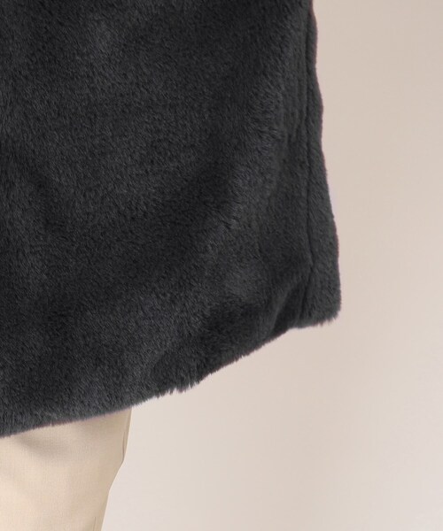 THE SHOP TK (ザ ショップ ティーケー )の「◆ふわふわフェイクファーベスト【洗濯機洗い可】(ベスト・レディース・ナチュラル/チャコールグレー・99)」の12枚目の写真