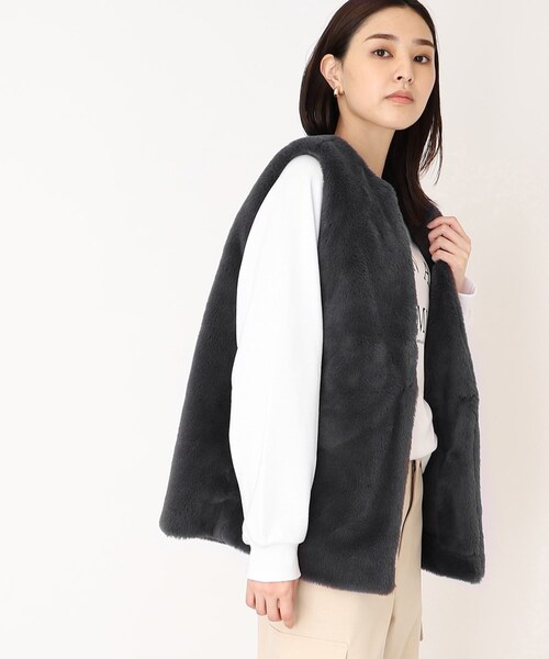 THE SHOP TK (ザ ショップ ティーケー )の「◆ふわふわフェイクファーベスト【洗濯機洗い可】(ベスト・レディース・ナチュラル/チャコールグレー・99)」の20枚目の写真