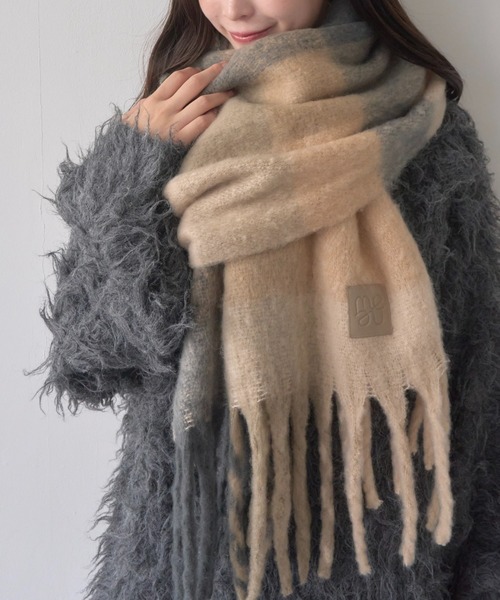 mellowneon（メロウネオン）の「ボリュームブロックチェックマフラー（マフラー・レディース・グレー/ベージュ/グリーン/ブラウン/チャコールグレー/ブルー/カーキ/ベビーピンク/マスタード・FREE）」の2枚目の写真