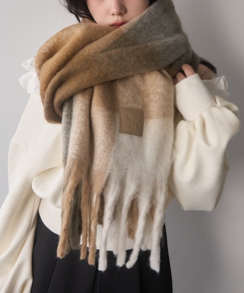 mellowneon（メロウネオン）の「ボリュームブロックチェックマフラー（マフラー・レディース・グレー/ベージュ/グリーン/ブラウン/チャコールグレー/ブルー/カーキ/ベビーピンク/マスタード・FREE）」の8枚目の写真