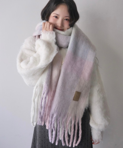 mellowneon（メロウネオン）の「ボリュームブロックチェックマフラー（マフラー・レディース・グレー/ベージュ/グリーン/ブラウン/チャコールグレー/ブルー/カーキ/ベビーピンク/マスタード・FREE）」の14枚目の写真